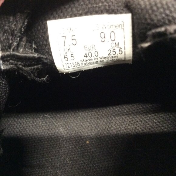 Vans Women’s Size 9 Black Velvet Rose Classic Slip On Sneakers - Picture 9 of 9